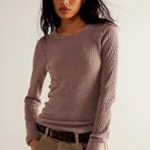 Ribbed Long-Sleeve Crewneck Top in Mauve